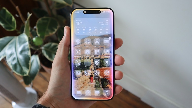 Το νέο Siri UI του iOS 26 όταν χρησιμοποιείτε το Apple Intelligence