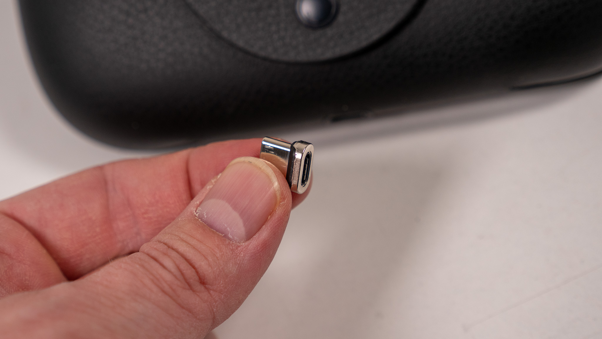 Η βάση φόρτισης AMVR Ray-Ban Meta