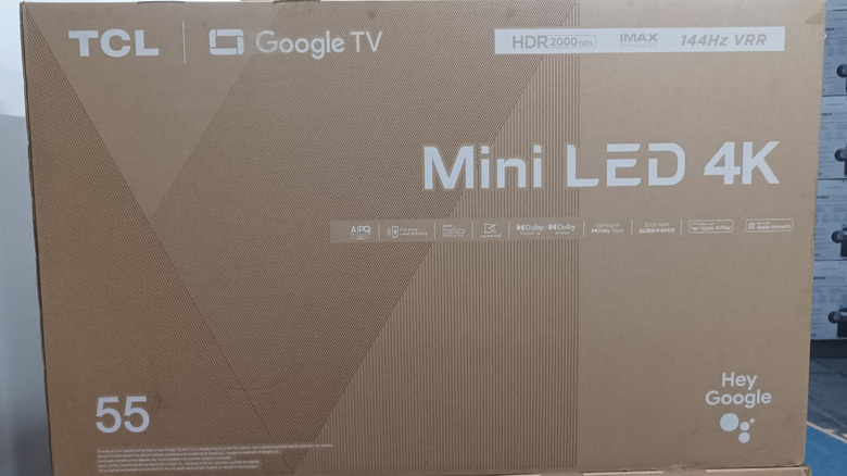 Συσκευασία προϊόντος για τηλεόραση TCL Mini-LED 4K