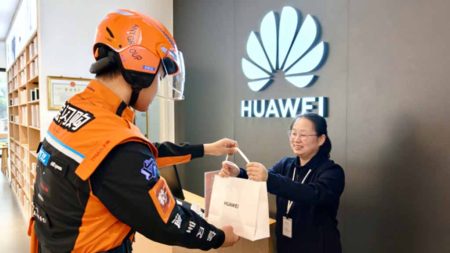Η Huawei συνεργάστηκε με τη μεγαλύτερη υπηρεσία άμεσης λιανικής πώλησης της Κίνας για την παράδοση συσκευών