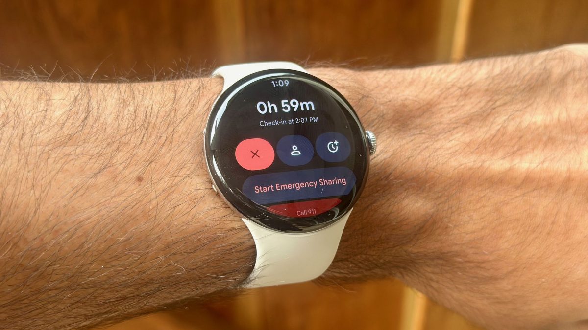 Πώς να ρυθμίσετε τις λειτουργίες ασφαλείας και έκτακτης ανάγκης στο Pixel Watch 4