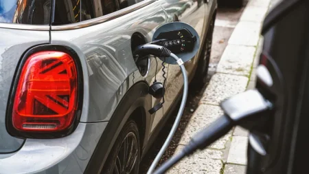 «Ανακαλύψτε γιατί η ασφάλιση των ηλεκτρικών αυτοκινήτων σας κοστίζει μια περιουσία!»