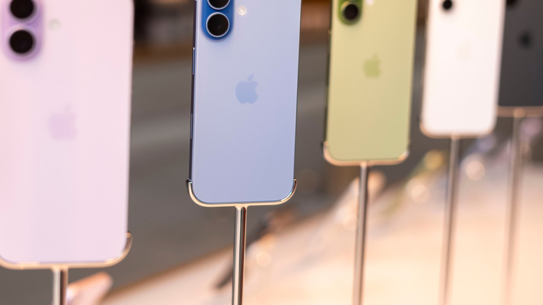 Τα νέα χρώματα του iPhone 17 στην οθόνη