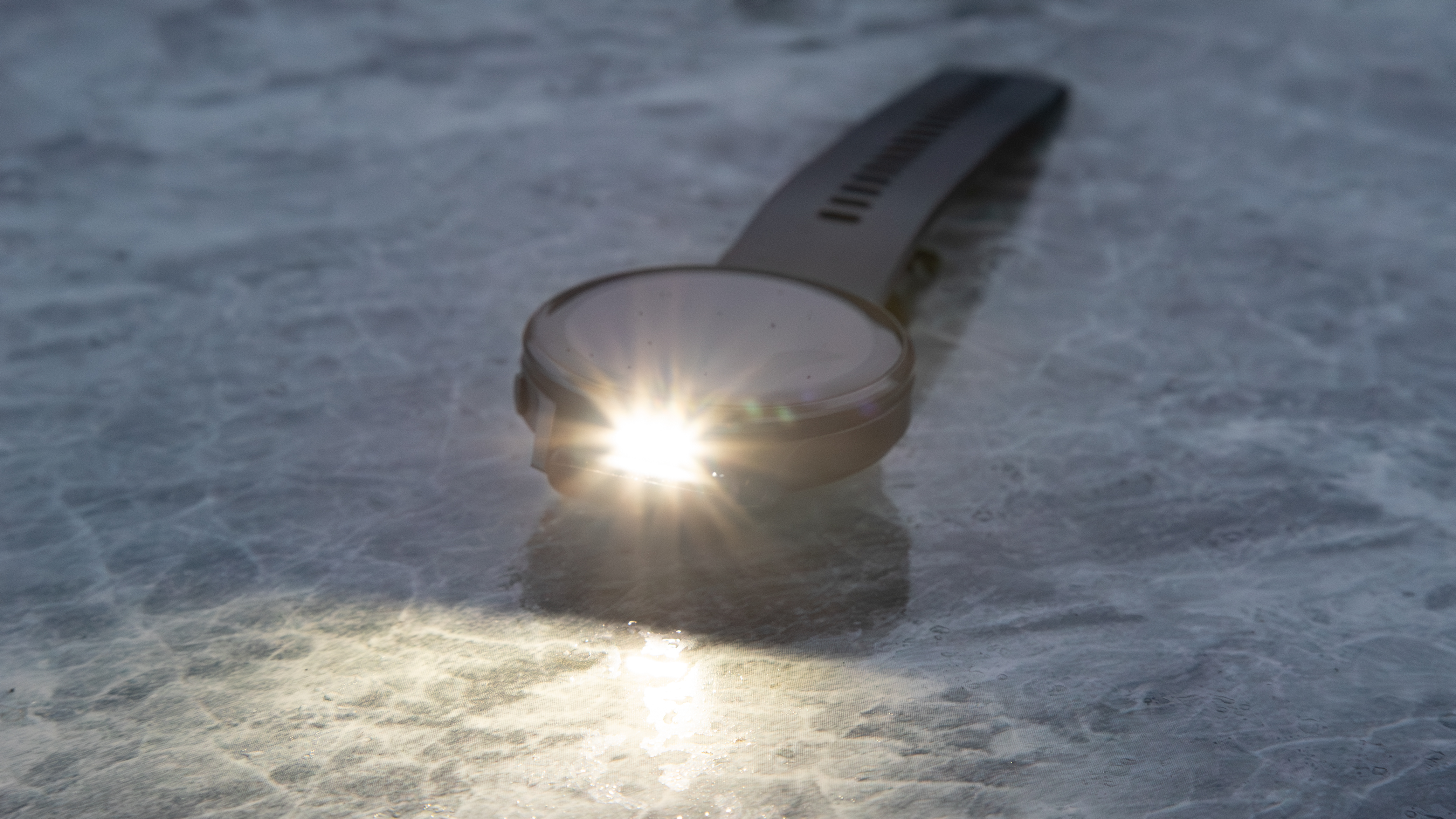 Garmin Venu 4 flashlight on