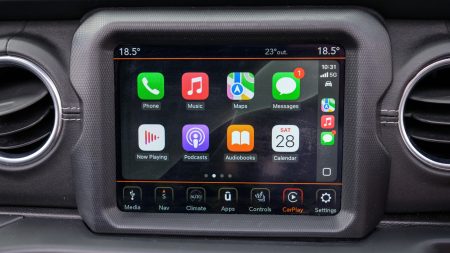 Σκέφτεστε να αγοράσετε έναν προσαρμογέα Apple CarPlay; 3 πράγματα που πρέπει να ξέρετε πρώτα