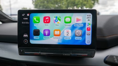 Γιατί τα αυτοκίνητα της Ford δεν διαθέτουν Apple CarPlay Ultra, σύμφωνα με τον CEO Jim Farley