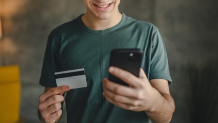 9 Popular Android Apps That Are A Waste Of Your Money