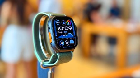 Ο επανασχεδιασμός του Apple Watch φέρεται να επιστρέφει στο 2028 ή μετά
