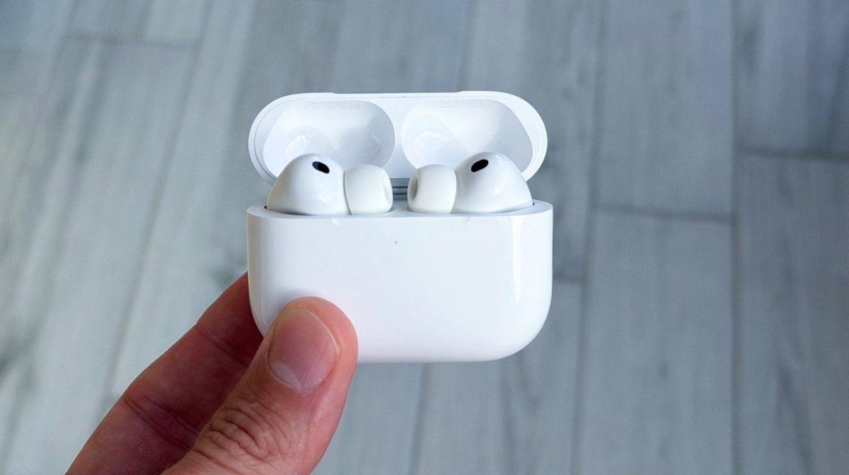 Οι χρήστες του AirPods Pro 3 αναφέρουν ότι τα ζητήματα θορύβου σφυρίσματος επιμένουν παρά την ενημέρωση υλικολογισμικού