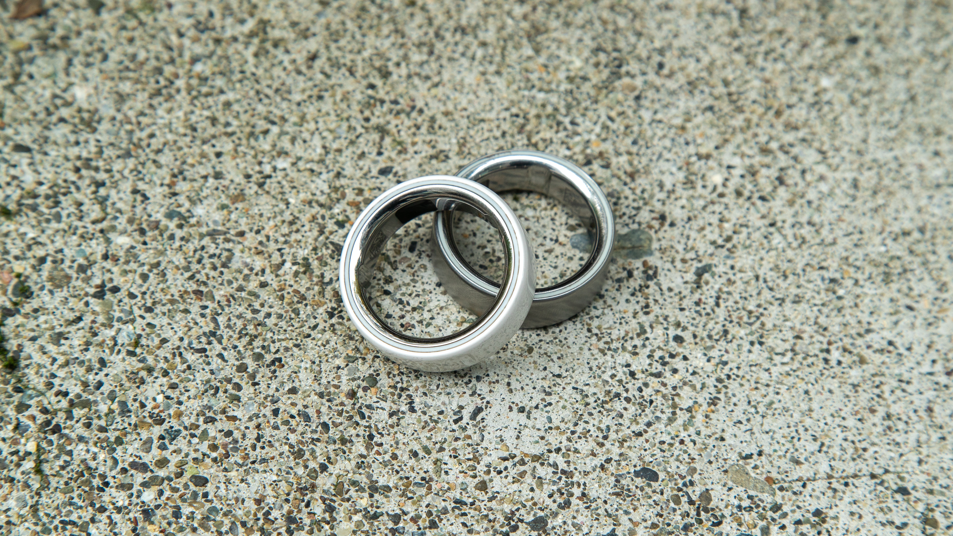 Oura Ring 4 Ceramic και Oura Ring 4