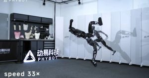 Ανακαλύψτε το εντυπωσιακό ανθρωποειδές ρομπότ που εκτελεί την τέλεια ανάποδη τούμπα!