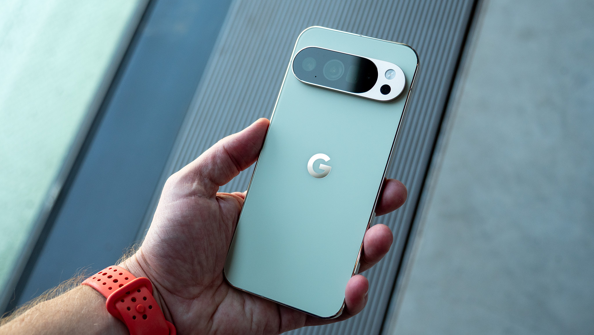 Το πίσω μέρος του νεφρίτη Google Pixel 10 Pro XL