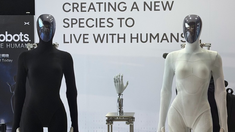 Τα νέα ρομπότ IRON της XPENG με γυναικεία παραλλαγή