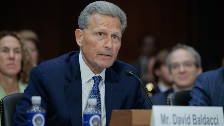 Ο συγγραφέας David Baldacci καταθέτει ενώπιον του συνεδρίου