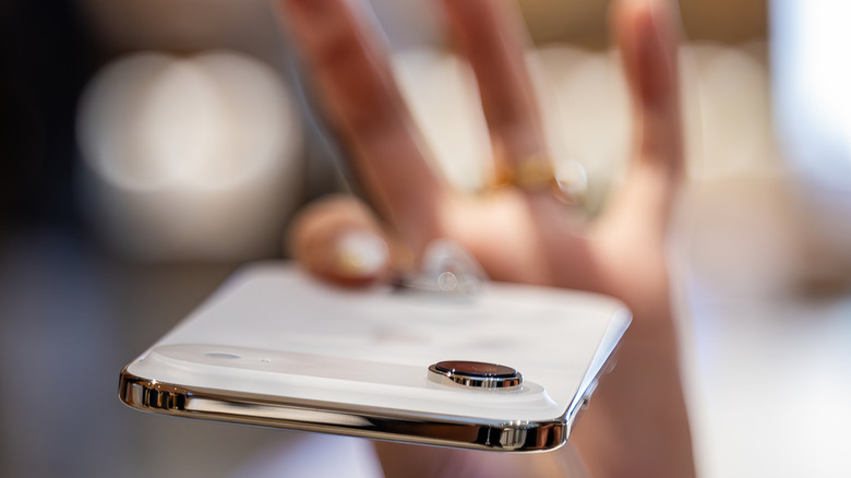 Το εξαιρετικά λεπτό προφίλ του iPhone Air.