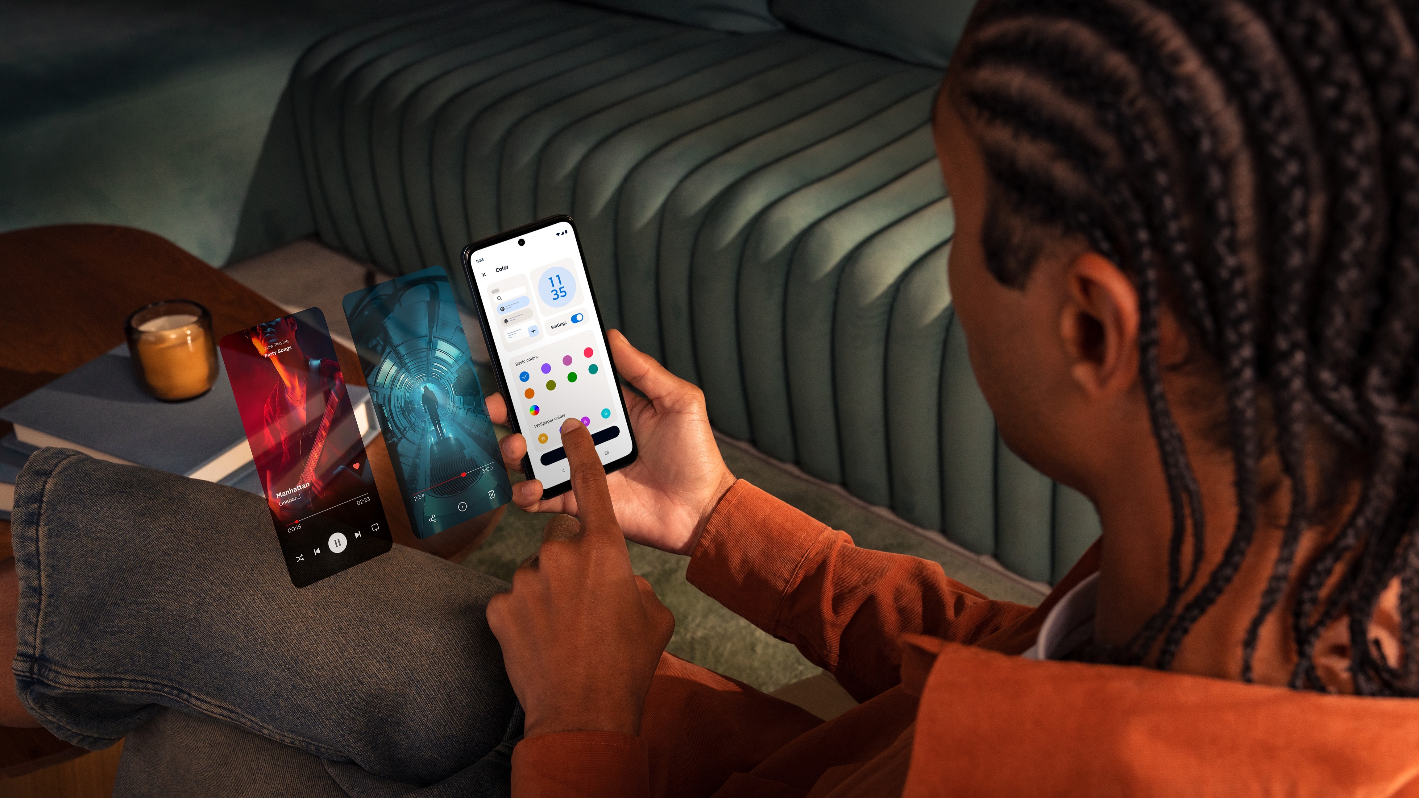 Ένας άντρας που χρησιμοποιεί ένα Moto G Play 2026