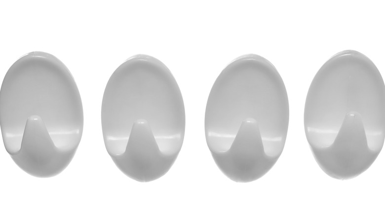 αυτοκόλλητοι γάντζοι για οργάνωση