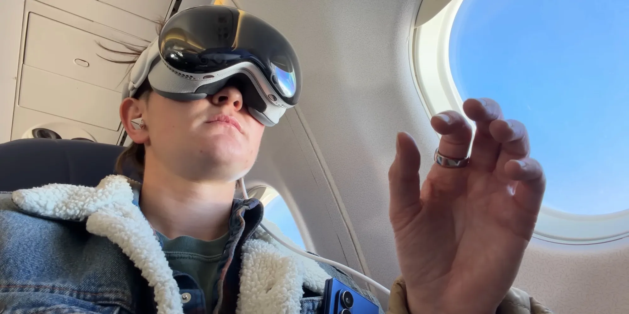 Η Becca Farsace έβαλε το Apple Vision Pro να αντικαταστήσει τις άλλες οθόνες της για ένα μήνα Η Becca Farsace έβαλε το Apple Vision Pro να αντικαταστήσει τις άλλες οθόνες της για ένα μήνα