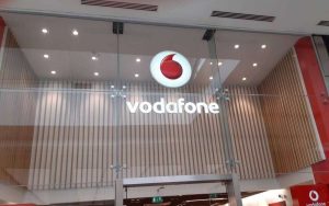 Vodafone: Δείτε τις νέες αυξήσεις στις κλήσεις που θα σας ΑΦΗΣΟΥΝ έκπληκτους! «Αποκτήστε ΔΩΡΕΑΝ Συνδρομή από τη Vodafone! Μην Χάσετε αυτή την Εκπληκτική Προσφορά για Όλους τους Καρτοκινητούς!»