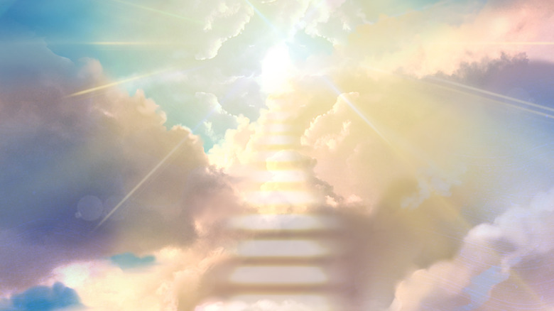 καλλιτεχνικές εικόνες σκαλοπατιών που ανεβαίνουν σε μια μεταθανάτια ζωή στον ουρανό
