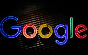 Το Google τώρα σάς επιτρέπει να δοκιμάσετε ρούχα εικονικά μόνο με μια selfie Το Google τώρα σάς επιτρέπει να δοκιμάσετε ρούχα εικονικά μόνο με μια selfie