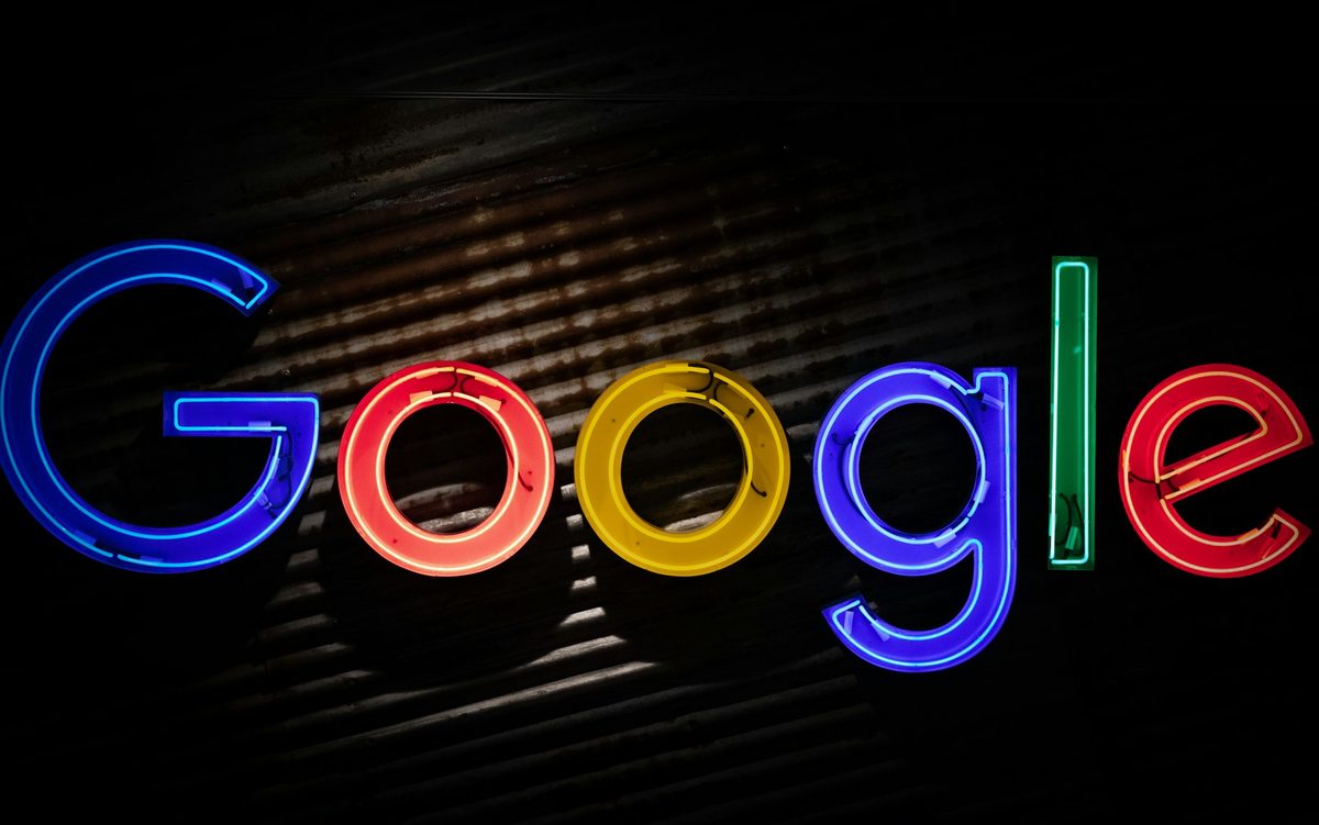 Το Google τώρα σάς επιτρέπει να δοκιμάσετε ρούχα εικονικά μόνο με μια selfie