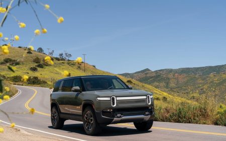 Rivian Targets Κυκλοφορία στο τέλος του έτους για In-house AI Assistant Rivian Targets Κυκλοφορία στο τέλος του έτους για In-house AI Assistant