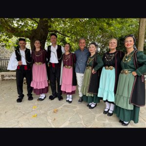 «Ανακαλύψτε τη Μαγευτική Κυριακή στο Χωριό Ξανά: Χουλιαράδες Κλέβουν την Παράσταση στην ΕΡΤ3!» «Ανακαλύψτε τη Μαγευτική Κυριακή στο Χωριό Ξανά: Χουλιαράδες Κλέβουν την Παράσταση στην ΕΡΤ3!»