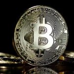 «Ανατριχίλα! Οι «φάλαινες» απειλούν να διαλύσουν το Bitcoin!»