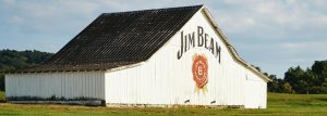 «Jim Beam: Διακόπτει την Παραγωγή και βάζει «Φωτιά» στον Ανταγωνισμό - Πόλεμος στο Χώρο του Αλκοόλ!»