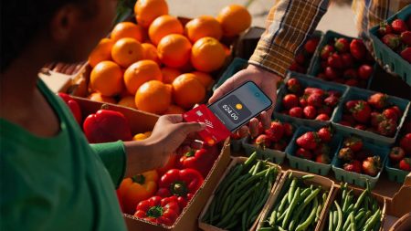 Η Apple κυκλοφορεί το Tap to Pay στο iPhone στη Σιγκαπούρη