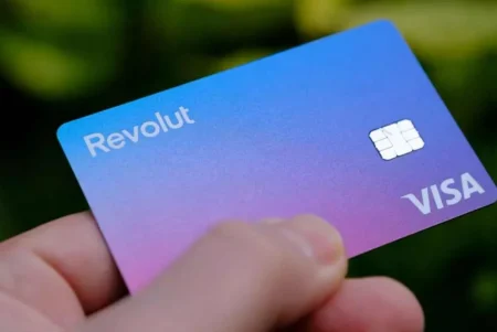 Ανακαλύψτε το Μυστικό της Revolut: Πώς να Δείτε τα χρήματά σας στις Επιστροφές Ταχύτατα!