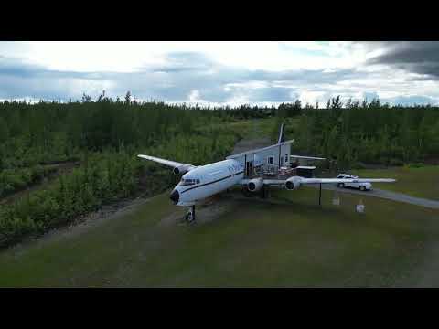 Ένας πιλότος μετέτρεψε ένα παλιό αεροπλάνο σε διαμέρισμα δύο υπνοδωματίων