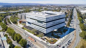 Η Samsung θα επωφεληθεί οικονομικά από την έλλειψη DRAM, αλλά ένας εμπειρογνώμονας ημιαγωγών πιστεύει ότι αυτό δεν αρκεί για να ανταγωνιστεί την TSMC στην επιχείρηση χυτηρίου