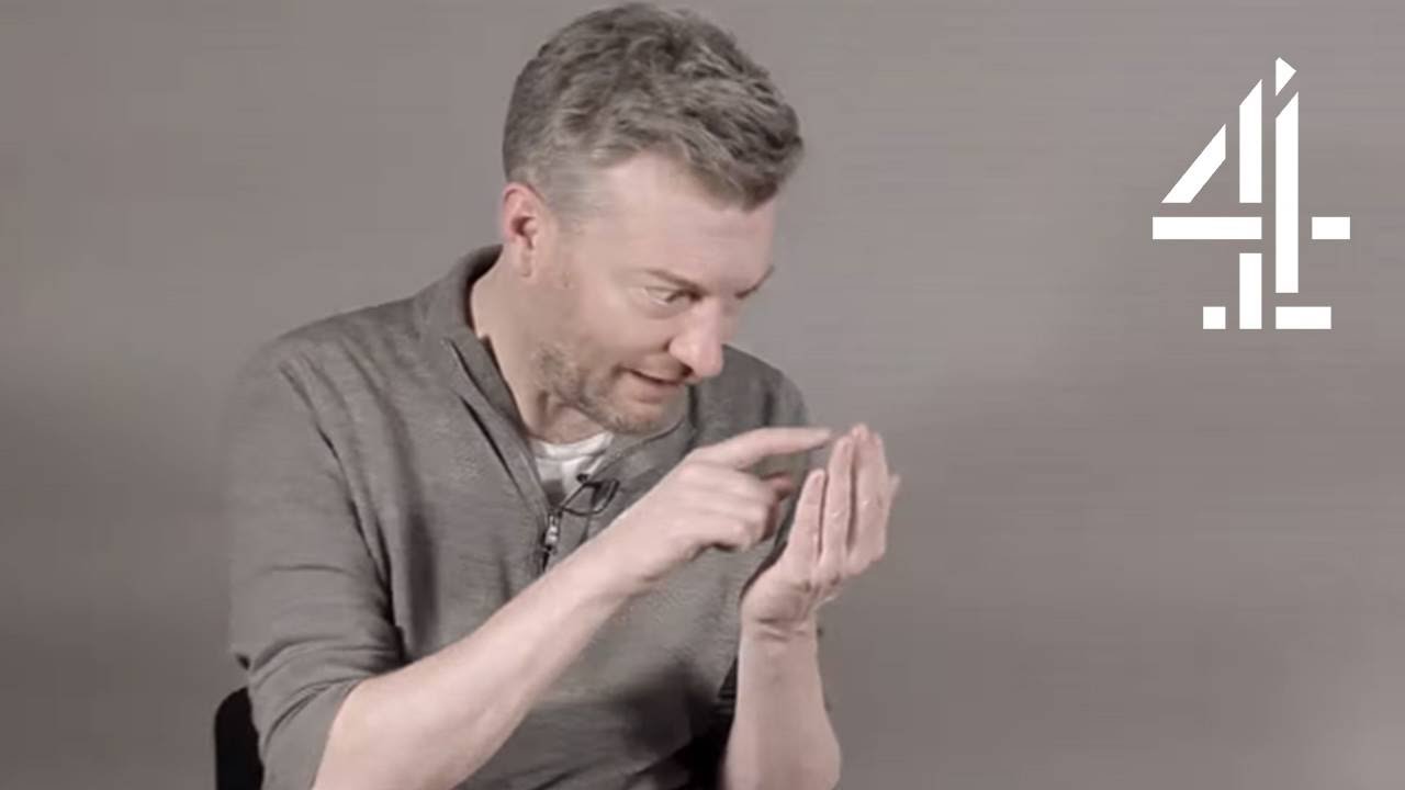 Ο δημιουργός Charlie Brooker εξηγεί… | Black Mirror: White Christmas - YouTube