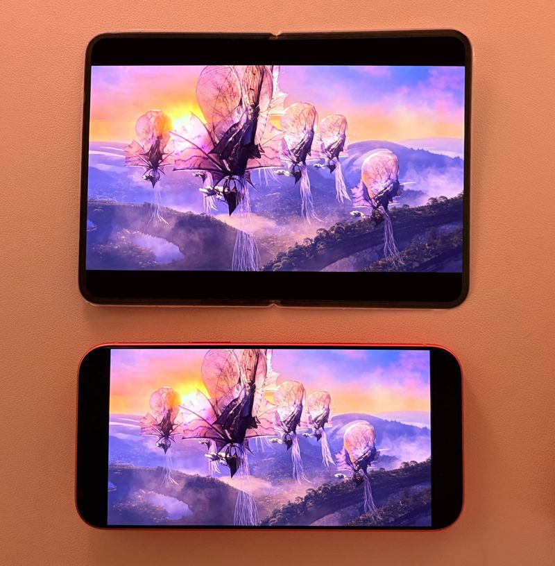 «Ανατροπή! Το αναδιπλούμενο iPhone της Apple είναι πιο “μικρό” απ' ότι φαντάζεσαι – Δες γιατί!» «Ανατροπή! Το αναδιπλούμενο iPhone της Apple είναι πιο “μικρό” απ' ότι φαντάζεσαι – Δες γιατί!»