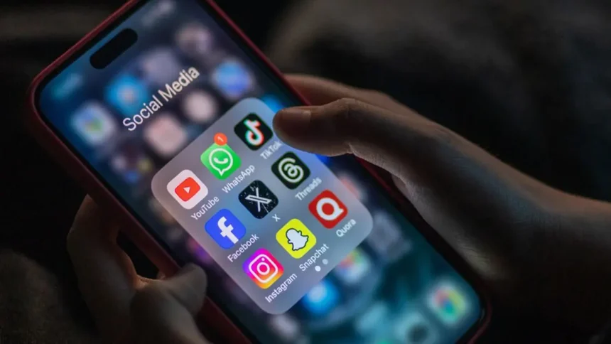 Συναγερμός! Η Νέα Υόρκη απαιτεί προειδοποιήσεις υγείας στα social media, όπως με τα τσιγάρα και το αλκοόλ!