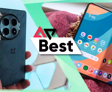 OnePlus 12 στα αριστερά και OnePlus Open στα δεξιά με το λογότυπο AndroidPolice και 