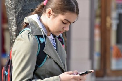 «Σοκ στη Γαλλία: Ετοιμάζονται να Κλείσουν τα Social Media για τα Παιδιά!»