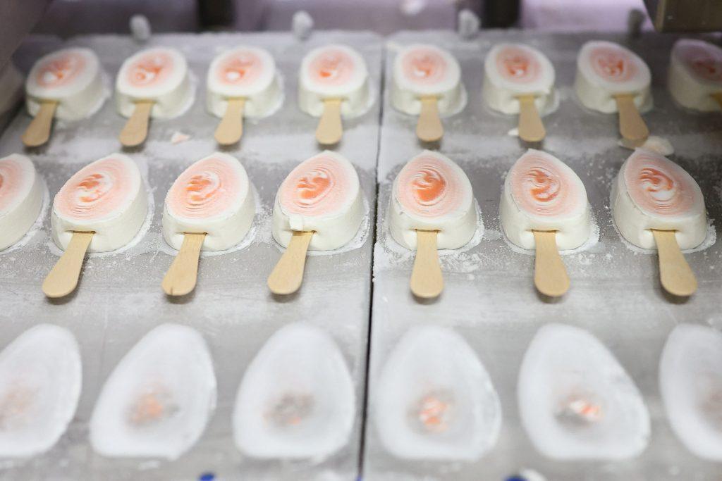 Magnum Ice Cream: Πώς ο επικεφαλής πρωτοστατεί στο επαναστατικό κίνημα Κένεντι για μια πιο υγιεινή διατροφή στις ΗΠΑ! Magnum Ice Cream: Πώς ο επικεφαλής πρωτοστατεί στο επαναστατικό κίνημα Κένεντι για μια πιο υγιεινή διατροφή στις ΗΠΑ!