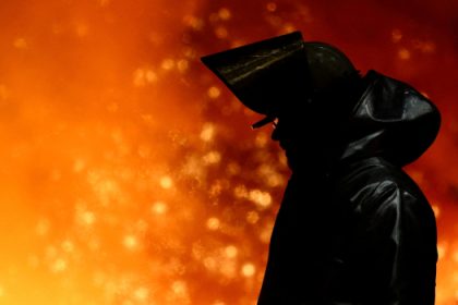 «Έρχεται Φόρος Άνθρακα το 2026: Πώς ο Ευρωπαϊκός Μηχανισμός CBAM θα "αδειάσει" τις Τσέπες μας!»