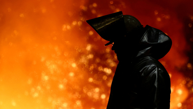 «Έρχεται Φόρος Άνθρακα το 2026: Πώς ο Ευρωπαϊκός Μηχανισμός CBAM θα "αδειάσει" τις Τσέπες μας!»