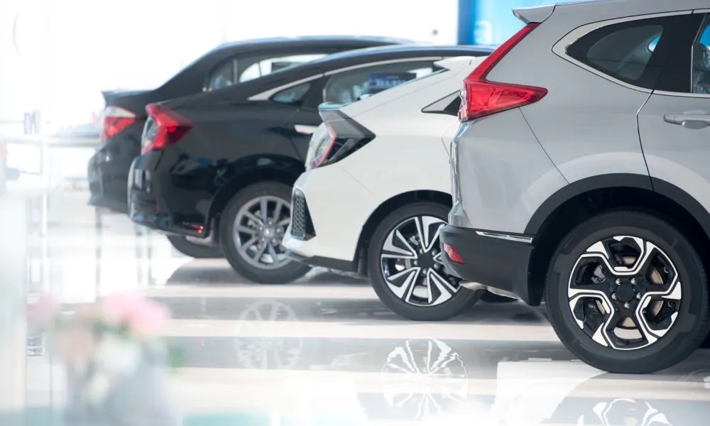 Ανατροπή στον κόσμο των μεταχειρισμένων ΙΧ: Υποχρεωτικό μητρώο για εμπόρους – Δείτε τι σημαίνει για εσάς! Μεταχειρισμένα αυτοκίνητα σε έκθεση εμπόρων ΙΧ