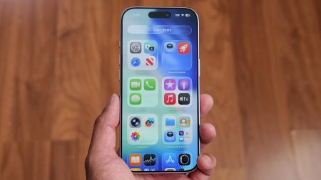 Ανατροπή στον κόσμο των smartphones: Το iPhone 18 θα «κλέψει» μια επαναστατική δυνατότητα από τα πτυσσόμενα τηλέφωνα της Samsung!