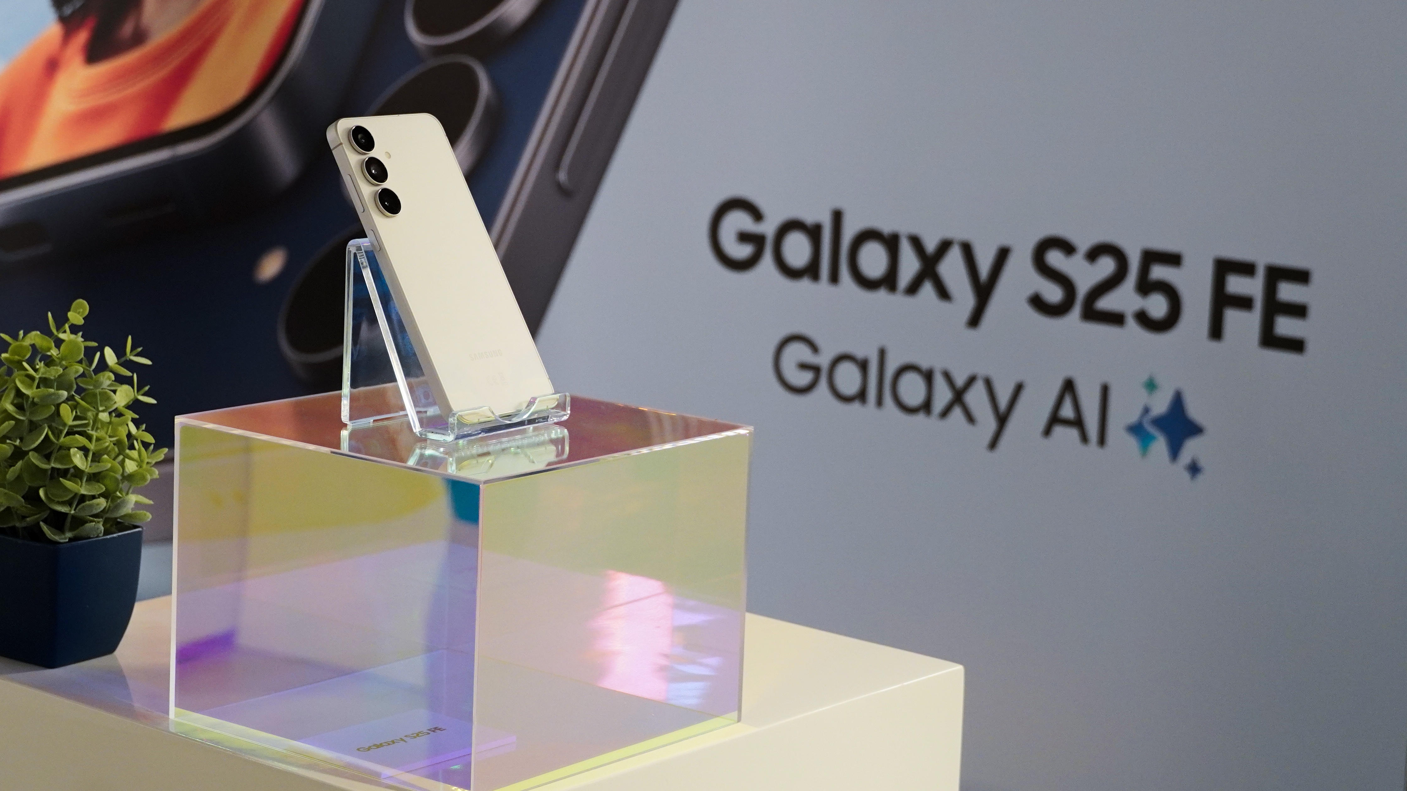 OnePlus 15R vs. Samsung Galaxy S25 FE: Two premium midrange phones, very different priorities The Samsung Galaxy S25 FE in hands-on photos.