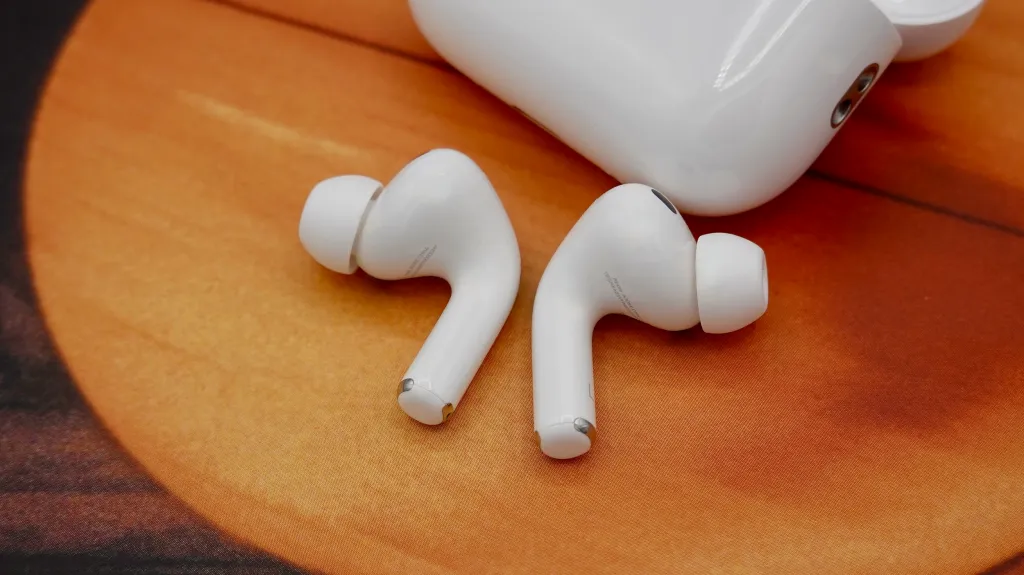 AirPods 4 vs AirPods Pro: Τι να αγοράσετε αυτές τις γιορτές; AirPods 4 vs AirPods Pro: Τι να αγοράσετε αυτές τις γιορτές;