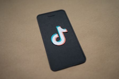 Το TikTok κατηγορείται ότι έστειλε ξανά δεδομένα Ευρωπαίων χρηστών στην Κίνα