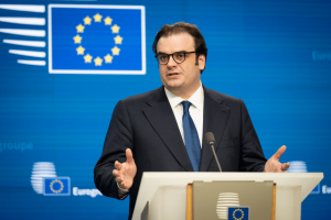 «Σοκ! Ο Πιερρακάκης αναλαμβάνει τον ESM μετά την προεδρία του Eurogroup – Τι σημαίνει για την Ελλάδα;» «Σοκ! Ο Πιερρακάκης αναλαμβάνει τον ESM μετά την προεδρία του Eurogroup – Τι σημαίνει για την Ελλάδα;»