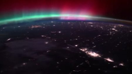 «Αστροναύτης Τραβάει Μαγευτικές Φωτογραφίες του Βόρειου Σέλας από το Διάστημα - Δείτε τις Σπαρταριστές Εικόνες!»