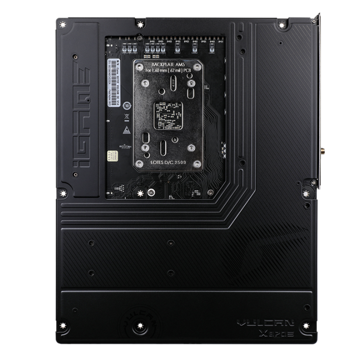 DDR5-10000, οθόνη LCD & 22-φασικό VRM Το πίσω μέρος μιας πολύχρωμης μητρικής iGame Vulcan X Z790 με εμφανή τα 'BACKPLATE: AM5' και 'LOTES D/C 2509'.